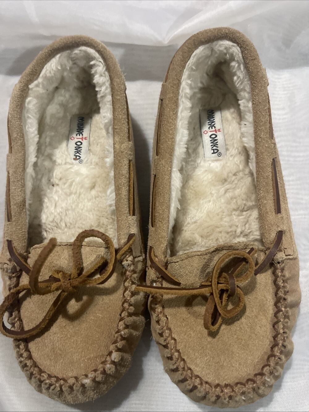 Minnetonka Youth 3 Girls Boys Slippers Moccasins Leather Brown Big Kids Shoes
